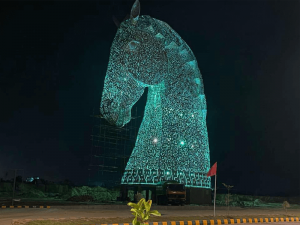 Sparkling like Diamonds The World Tallest Horse Mascot